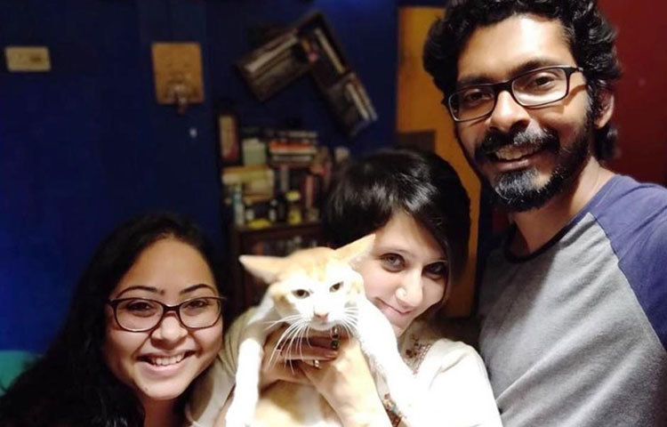 শুধু কুকুরের সঙ্গে বন্ধুতা নয়। বিড়ালও পছন্দ স্বস্তিকার। সাদা-হলদে এই মিষ্টি হুলোর নাম প্লুটো।