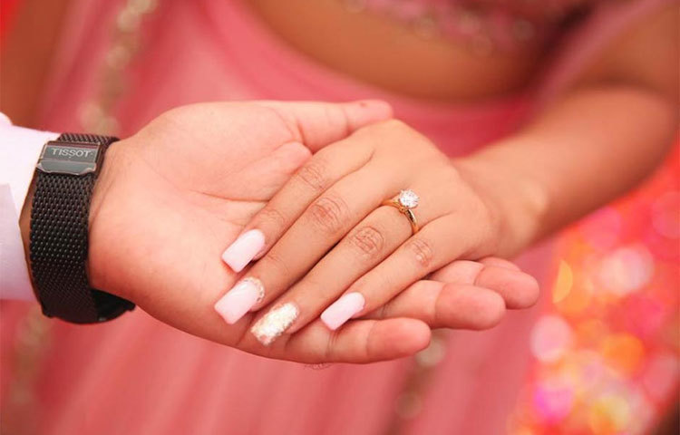 গত বছর একটি ম্যাট্রিমনি ওয়েবসাইটে সৌমিত্রর সঙ্গে আলাপ হয় অঙ্কিতার।