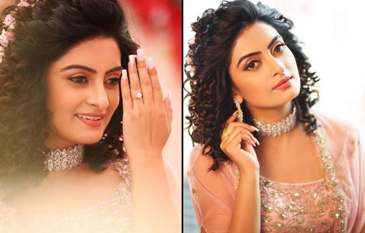 অঙ্কিতা এনগেজমেন্টের পরে সোশ্যাল মিডিয়ায় লিখেছেন যে সৌমিত্রর সঙ্গে দেখা হওয়ার পরে তিনি ভালবাসাকে চিনেছেন।