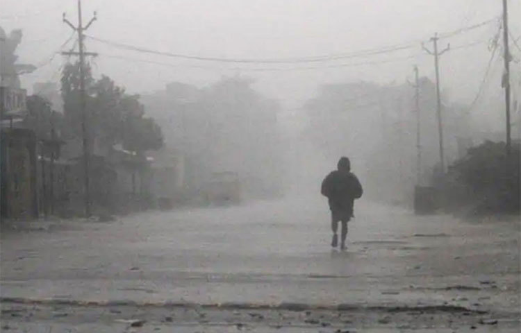 তিতলি নামটা রেখেছিল পাকিস্তান। আসলে সাধারণ নাগরিক ও আবহাওয়াবিদদের মধ্যে সংযোগস্থাপনের জন্যই সহজ নাম দেওয়া হয় ঘূর্ণিঝড়ের।