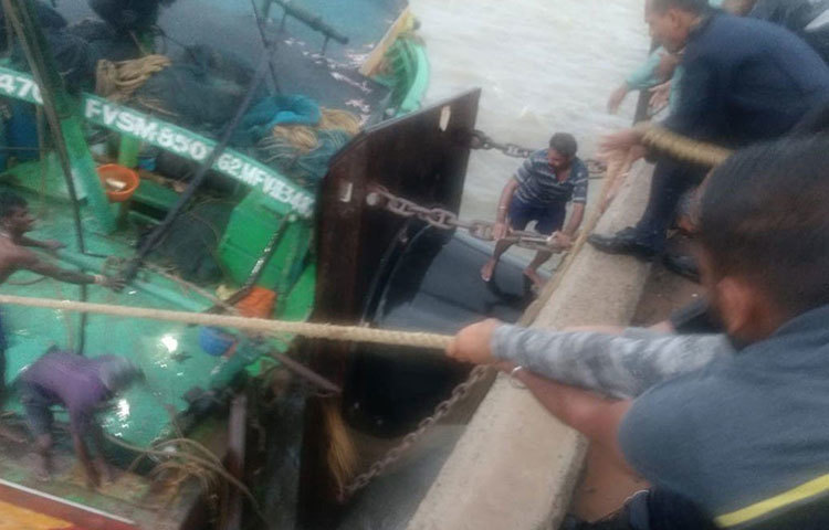 শুধুমাত্র গঞ্জাম ও জগৎসিংহপুর থেকেই ১২৩ জন অন্তঃসত্ত্বা মহিলাকে হাসপাতালে ভর্তি করানো হয়েছে। ভারতীয় নৌ-বাহিনী পারাদীপ ও গোপালপুর থেকে উদ্ধার করেছে আট মৎস্যজীবীকে।