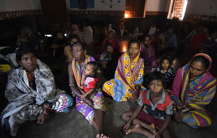 আটটি ভারত মহাসাগরীয় দেশ (উত্তর) ভারত, বাংলাদেশ, পাকিস্তান, শ্রীলঙ্কা, থাইল্যান্ড প্রত্যকেই ভারতের আবহাওয়া দফতরের কাছে আটটি নামের প্রস্তাব পাঠায় সেখান থেকেই বেছে নেওয়া হয়।