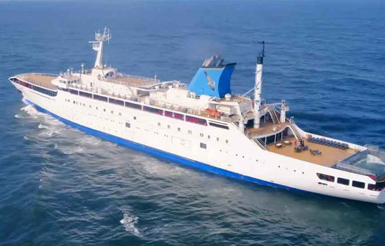 আসলে আংরিয়ার বয়স প্রায় ২০ বছর। জাপানের টোকিও থেকে ওগাসওয়ারা দ্বীপ পর্যন্ত যাত্রী নিয়ে যেত সে। যে কারণে, এখনও হয় তো জাপানের কিছু নিদর্শন দেখা যেতে পারে আংরিয়ার অন্দরে।