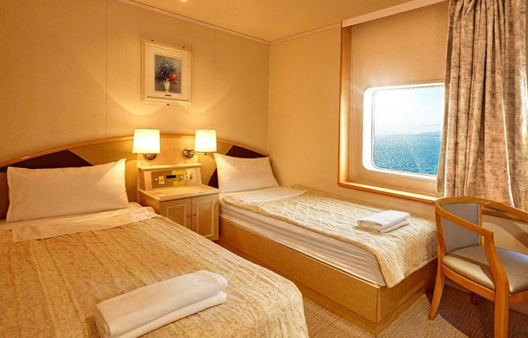 মোট ১০৪টি কেবিন রয়েছে, যাকে ৮ রকমের ঘরে বিভক্ত করা হয়েছে- ফ্যামিলি রুম, সুইট, পড ও ডর্মেটরি। মোট ১০৪টি কেবিন রয়েছে, যাকে ৮ রকমের ঘরে বিভক্ত করা হয়েছে- ফ্যামিলি রুম, সুইট, পড ও ডর্মেটরি।