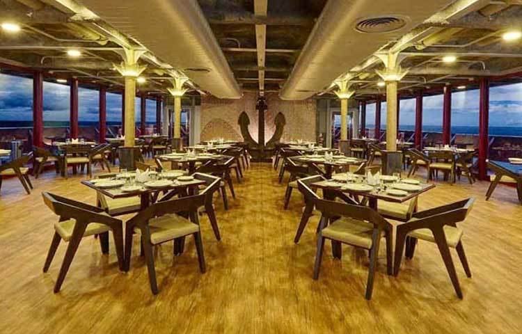 ডাইনিং প্লেসটিও যে অনবদ্য তা দেখেই বোঝা যায়।