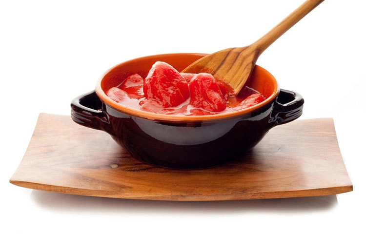 টমেটোর পাল্প ও রস ভালো করে ফোটান। যতক্ষণ ফেনা বের হবে ততক্ষণ ফোটাতে হবে।