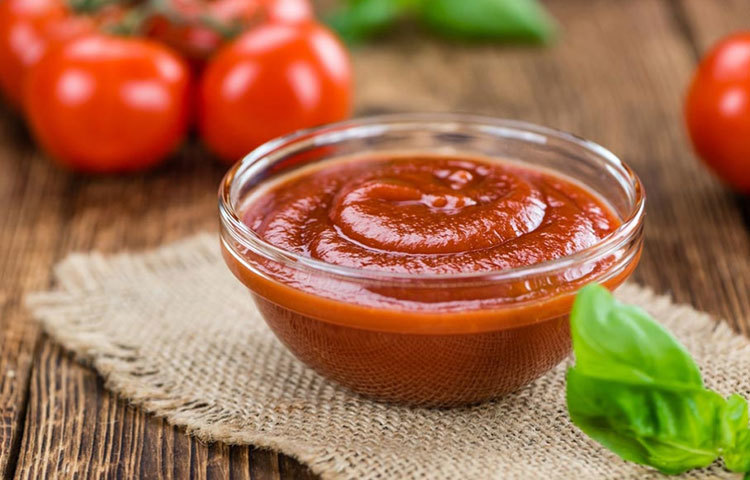 বাজারে বা সুপারমার্কেটে সুন্দর বোতল-শিশি বা বোতলে যে কেচাপ পাওয়া যায়, বাড়ির তৈরি কেচাপ হয়তো তেমনটা সুস্বাদু হবে না।