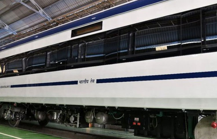 ট্রেন এইটটিন-এ রয়েছে ডিফিউস লাইটিং, স্বয়ংক্রিয় দরজা, জিপিএস ভিত্তিক প্যাসেঞ্জার ইনফরমেশন সিস্টেম। ট্রেনটি কোনো স্টেশনে পৌঁছলে স্বয়ংক্রিয় দরজা খুলে যাবে এবং সিড়িও বেরিয়ে আসবে, যাতে যাত্রীরা নির্বিঘ্নে ও সাবধানে নামতে পারেন।