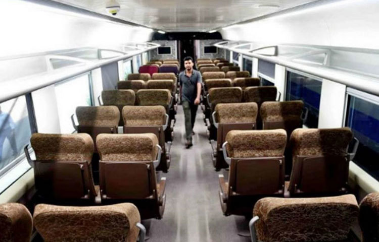 ট্রায়াল রানের পর ট্রেনটি তুলে দেওয়া হবে রিসার্চ ডিজাইন অ্যান্ড স্ট্যান্ডার্ড অর্গানাইজেশনের হাতে। সূত্রের খবর অনুযায়ী প্রথমে এই ট্রেন চলবে বরেলি থেকে মোরাদাবাদের মধ্যে। পরে অন্য রুটে চালানো হবে।