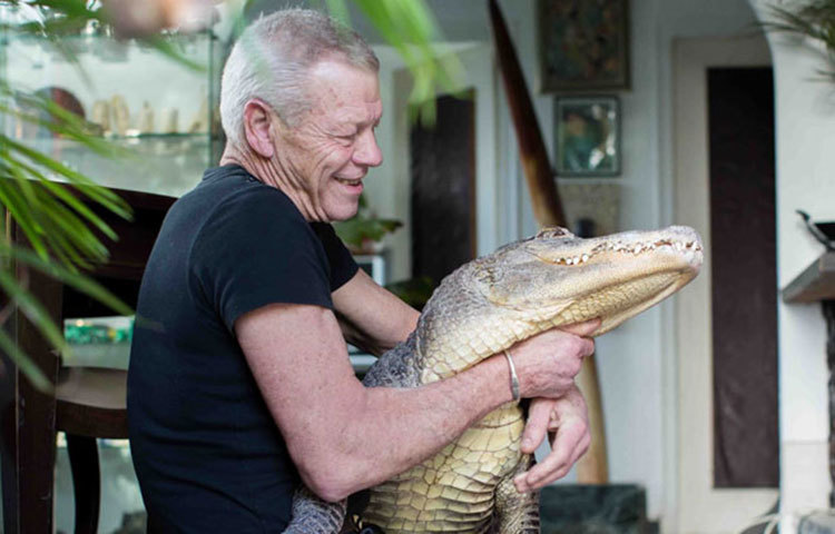 তার মতে, আসলে আমরা তাদের ঘৃণা করি। তাদেরকে বোঝার চেষ্টা করি না। ওদেরকে ভয়ঙ্কর ভাবি আমরা। কিন্তু একবার ওদের নাম ধরে ডেকে খেতে ডাকুন। দেখবেন কেমন আপনার কথা শুনছে।