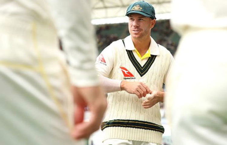 ওয়ার্নারের মাঠ ছাড়ার ঘটনা অবশ্য অনেকেই ভালোভাবে নেননি। কেউ কেউ বলছেন,  স্লেজিং অজি ক্রিকেটের অবিচ্ছেদ্য অঙ্গ। সেক্ষেত্রে একজন অজি স্লেজিং নিয়ে এতটা বিরক্ত হয়ে পড়লেন কী করে! কেউ আবার বলেছেন, বারবার ওয়ার্নারকে ঘিরেই কেন নতুন নতুন বিতর্ক তৈরি হয়!