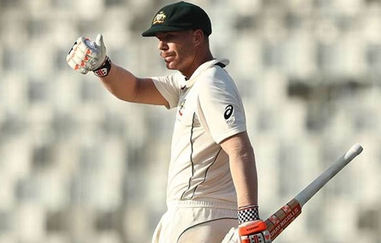 বল-বিকৃতি কাণ্ডের জন্য এক বছর নির্বাসনে রয়েছেন ওয়ার্নার। কিন্তু ঘরোয়া ক্রিকেটে খেলে নিজেকে প্রস্তুত রাখছেন। ওয়ার্নার কিন্তু ঘরোয়া ক্রিকেটে ভাল পারফর্ম করে চলেছেন।