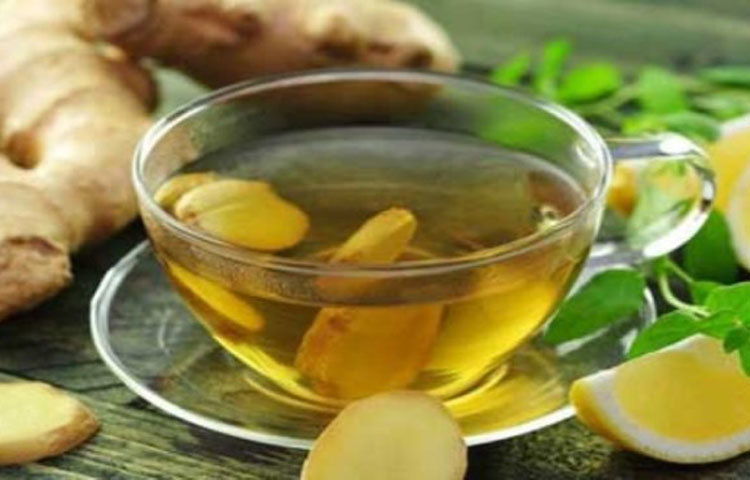 রান্নাঘরে পড়ে থেকে অনেক সময়েই নষ্ট হয় আদা। শুকনো হয়ে গেলে কখনো কখনো তাকে পানিতে ভিজিয়ে রান্নার কাজে লাগিয়ে দিই আমরা। অথচ এই শুকনো আদার জলই আমাদের বাঁচাতে পারে ব্লাড সুগার থেকে।