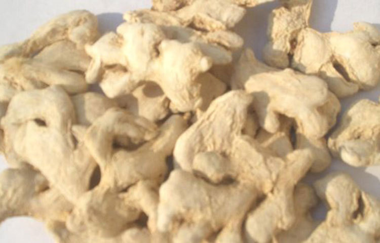 আদার মধ্যে থাকে জিঙ্ক। এটি ইনসুলিন ক্ষরণে সাহায্য করে। টাইপ ২ ডায়েবেটিস ঠেকাতে আদার একটি বড় ভূমিকা রয়েছে।