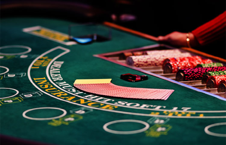 এই রিসোর্টের প্রধান আকর্ষণ ছিল রয়্যাল ক্যাসিনো।