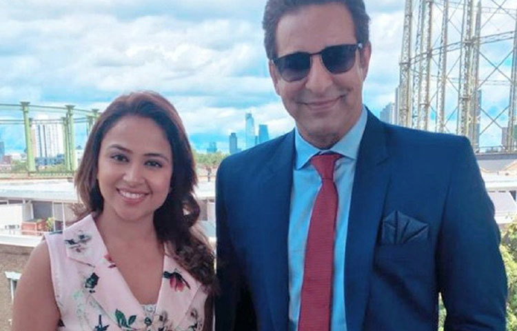 নিয়েছেন মহেন্দ্র সিং ধোনি, বিরাট কোহলি, শাহরুখ খানের মতো বিখ্যাত ব্যক্তিত্বদের সাক্ষাৎকারও।