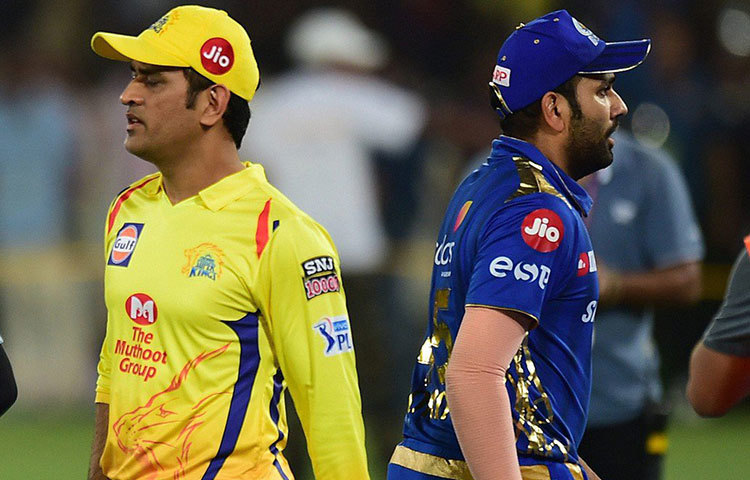 চহার ভাল খেললেও তৃতীয় ওভারেই তিনটে ছয় মারে তাকে কুইন্টন ডি’কক। ওই ওভারের পরে দীপকের বোলিং হিসাব দাঁড়ায় ২-০-২২-০। তবুও ধোনি পাওয়ার প্লে-তে তাকেই বল দেন। এ ক্ষেত্রে নেতৃত্ব নিয়ে প্রশ্ন তুলেছেন কেউ কেউ।