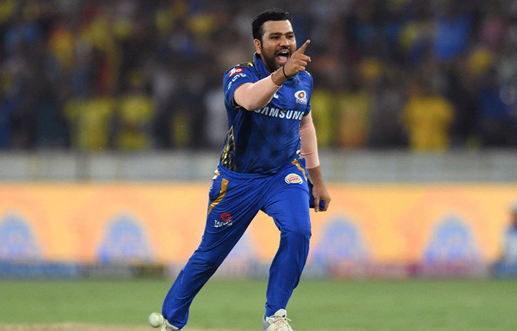 মুম্বাইয়ের কাছে একের পর এক ম্যাচে হেরে আত্মবিশ্বাসের দিক থেকে খানিকটা পিছিয়ে ছিল চেন্নাই। মুম্বাইয়ের অধিনায়ক রোহিত শর্মা ক্যাপ্টেন কুল মাহির থেকে এই জায়গাটায় এগিয়ে গেলেন।