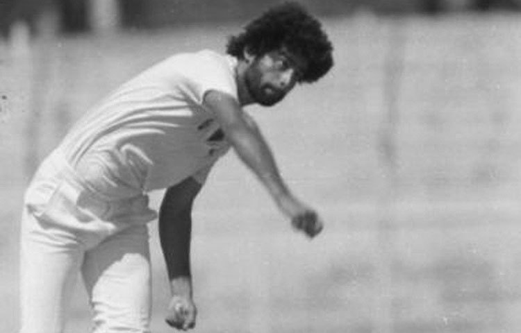 চেতন শর্মা (১৯৮৭): বিশ্বকাপের ইতিহাসে প্রথম হ্যাটট্রিক করেন ভারতের চেতন শর্মা। নিউজিল্যান্ডের বিরুদ্ধে সেই ম্যাচে পর পর তিন বলে তুলে নেন কেন রাদারফোর্ড, স্মিথ এবং চ্যাটফিল্ডের উইকেট। সুনীল গাভাস্কারের সঙ্গে যৌথভাবে ম্যান অব দ্য ম্যাচও হন তিনি।