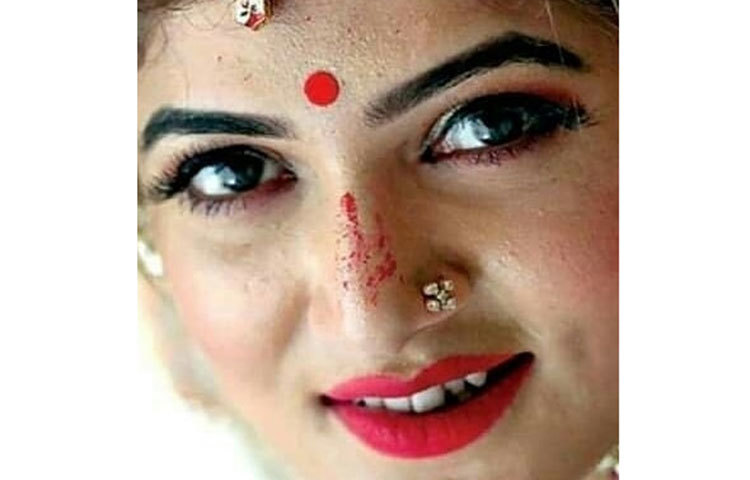 নববধূ শ্রাবন্তী।