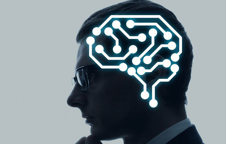 তার মতে, চাপ নিয়ে কাজ করার সময় এমনিতেই মস্তিষ্কের কোষগুলো অতিরিক্ত দায়ভার বহন করে। এই সময় তাকে কাজ থেকে সরিয়ে হঠাৎই আড্ডায় মাতিয়ে তুললে মাথার কোষ তাতে সাময়িক মুক্তি পায়, কিন্তু এর ফল হয় উল্টো। কিছু পরে ফের কাজে বসলে সে আর মোটেই মনঃসংযোগ করতে পারে না।