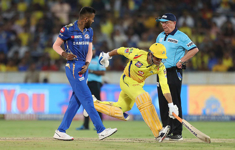 মাত্র ২ রানে মাহির ফিরে যাওয়াটা বড় ধাক্কা ছিল চেন্নাইয়ের কাছে। তাই মাহিকে রান আউট করা ঈশান কিষানকে জয়ের নায়ক বললে ভুল হবে না।