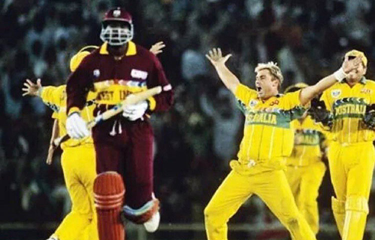 ১৯৯৬ সালের বিশ্বকাপে ভারত-শ্রীলঙ্কার সেমিফাইনালে দর্শক হাঙ্গামার কথা সবাই মনে রাখলেও, উত্তেজনাপূর্ণ খেলার দিক থেকে কিন্তু আগে থাকবে দ্বিতীয় সেমিফাইনাল। বিশপ ও অ্যামব্রোজের দাপটে শুরুতেই ১৫ রানে ৪ উইকেট হারিয়ে বিপাকে পড়ে অস্ট্রেলিয়া। সেখান থেকে মাইকেল বিভান ও স্টুয়ার্ট ল’র ব্যাটে ভর করে তারা তোলে ২০৭ রান।
