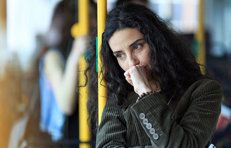 বিশেষ করে সহকর্মীদের সঙ্গে অফিসেরই নানা সমস্যা ভাগ করে নেওয়ার সময় তাদের মতামত ও বিচার এমনভাবে মনের উপর চেপে বসে যে, তাতে সেই সমস্যার প্রসঙ্গ আরও প্রভাব বিস্তার করে মাথায়। এ ছাড়াও সহকর্মীদের সঙ্গে আড্ডা এড়ানোর আরও কিছু কারণ খুঁজে পেয়েছেন উলরিকা লিয়নস। কেমন সে সব?