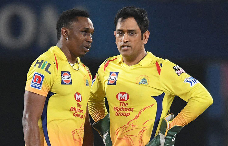 মিডল অর্ডার ব্যাটিংয়ে ধারাবাহিকতার অভাবই এ বার ডুবিয়েছে চেন্নাইকে, বললেন ধোনিও। ডোয়েন ব্রাভোও পারলেন না ম্যাচ টানতে।