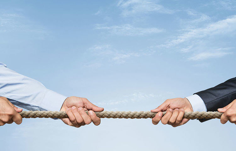 তার মতে, বেশির ভাগ ক্ষেত্রেই দেখা যায়, বিশেষ করে প্রাইভেট ও কর্পোরেট অফিসে পদোন্নতির চোরাগোপ্তা টান অনেক সহকর্মীর মধ্যেই লুকিয়ে থাকে। সেসব বাইরে প্রকাশ না পেলেও তা থাকেই। এমন কারও সঙ্গ কখনও নিঃস্বার্থ ও লাভজনক নয়।