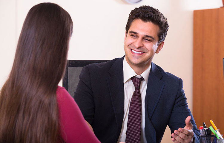 কারণ, আপনার চাপের মুখে থাকাকে সেই সহকর্মী নিজের স্বার্থে ভুলভাবে ব্যবহার করতে পারে। ফলে যাতে আরও চাপে পড়েন বা ভুলে জর্জরিত হয়ে যান, সেই পদক্ষেপ নিষ্পাপ মুখে করে যেতেই পারেন, যা হয়তো আপনার বোঝার অতীত।