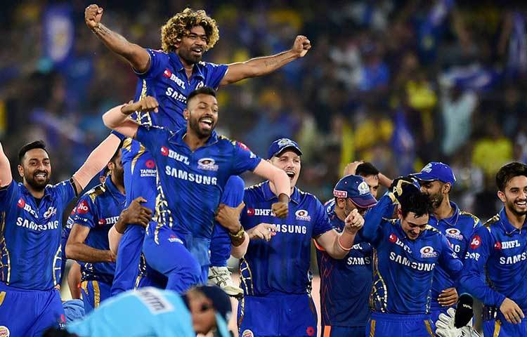 শেষ বলে জেতার জন্য চেন্নাইয়ের দরকার ছিল ২ রান। মালিঙ্গার বল উইকেটের সামনে খুঁজে নেয় শার্দুল ঠাকুরের পা। সেটাই ছিল টার্নিং পয়েন্ট।