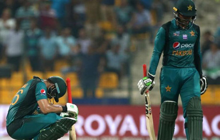 আকরাম বলছিলেন, একটা দলের ক্রিকেটারদের এখনও বিরিয়ানি খাওয়ানো হয়। তারপরও ওরা কী করে চ্যাম্পিয়ন দলগুলোর বিরুদ্ধে ভালো খেলবে! এরকম খাদ্যাভাস যদি চলতে থাকে তা হলে কোনো টুর্নামেন্টেই পাকিস্তান ভালো কিছু করে দেখাতে পারবে না।