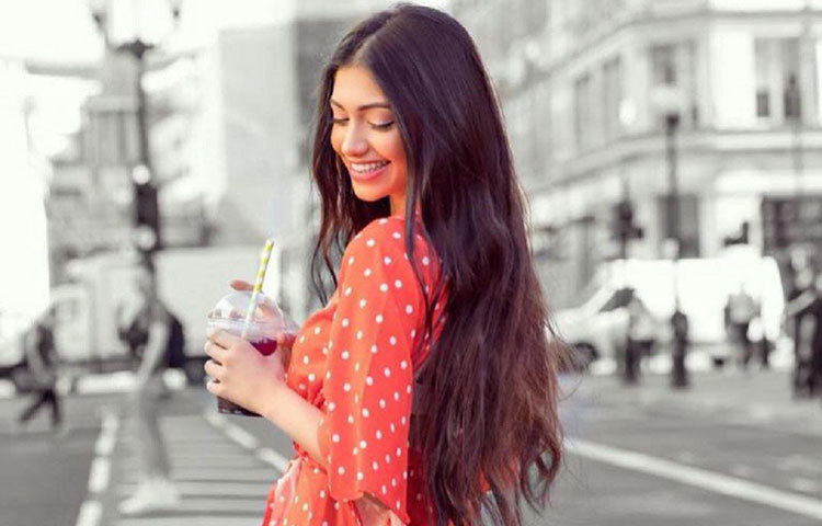 ইনস্টাগ্রামেও খুবই অ্যাক্টিভ অ্যালান্যা। তার ফলোওয়ারের সংখ্যাও অনেক।