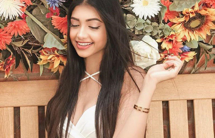 নিজেকে সিঙ্গেল বলে দাবি করলেও ফ্যাশন ডিজাইনার মনীষা জয়সিংহ-এর ছেলে জুডি জয়সিংহ-এর সঙ্গে তার প্রেমের সম্পর্ক রয়েছে বলে শোনা যায়।