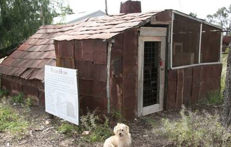 একটা সময় এমনই অবস্থা হয়েছিল যে, যে কয়েকটা পরিবার এখানে থেকে গিয়েছিল তাদের দিনের খাবার জোগানোও অসম্ভব হয়ে পড়েছিল। শহরের অস্তিত্বই বিলুপ্ত হওয়ার পরিস্থিতি তৈরি হয়েছিল। বদল আসতে শুরু করে ১৯৭৭ সাল থেকে।