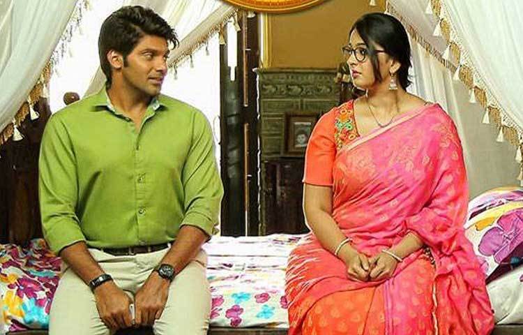 ‘সাইজ জিরো’ সিনেমার জন্য তিনি প্রায় ২০ কেজি ওজন বাড়িয়েছিলেন। লিড রোল তো বটেই, আইটেম নাম্বারেও মাত করেছেন অনুশকা। যেমন ২০০৬ সালে ‘স্তালিন’ সিনেমার আই ওয়ানা স্পাইডার ম্যান। ২০০৮ সালের কিং সিনেমার ‘নুভভু রেডি নেনু রেডি’।