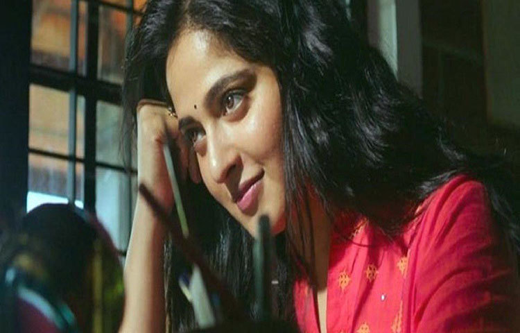 তার প্রিয় বই পাওলো কোয়েলহোর লেখা ‘দি আলকেমিস্ট’। বই পড়া ছাড়াও কবিতা এবং প্রকৃতি সম্বন্ধে নানা রকম লেখা সংগ্রহ করতে তিনি খুব ভালবাসেন।