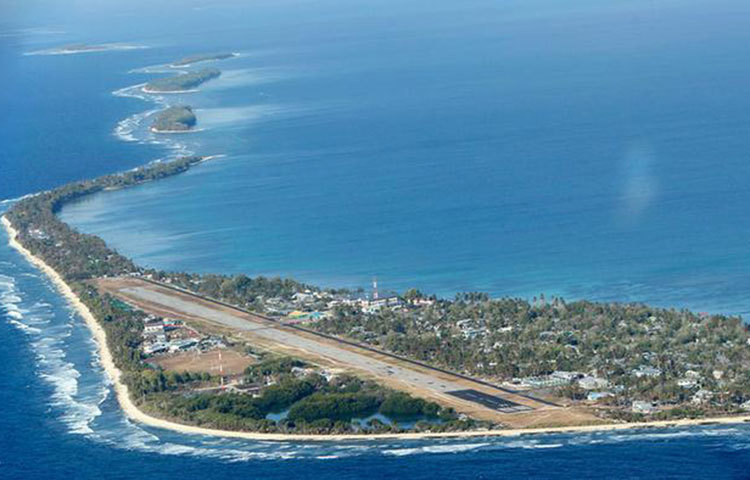 তুভালু: প্রশান্ত মহাসাগরে অবস্থিত এই দ্বীপরাজ্যটির আয়তন মাত্র ২৬ বর্গ কিলোমিটার; জনসংখ্যা মাত্র দশ হাজার। তুভালু কমনওয়েল্থের সদস্য। খানকার শাসনব্যবস্থা এক ধরণের সংসদীয় রাজতন্ত্র। এ দেশেও কোনো সামরিক বাহিনী নেই।