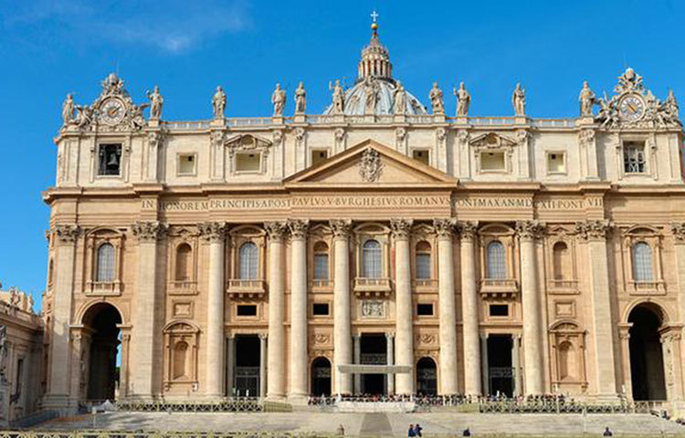 ভ্যাটিকান: ইটালির রাজধানী রোম-এর একাংশ। ভ্যাটিকান হলো বিশ্বের ক্ষুদ্রতম দেশ, আয়তনে শূন্য দশমিক চার বর্গ কিলোমিটার। জনসংখ্যা ৮৪০। কাজেই জনসংখ্যার হিসেবেও ভ্যাটিকান বিশ্বের ক্ষুদ্রতম দেশ। এখানে কোনো সামরিক বাহিনী নেই।