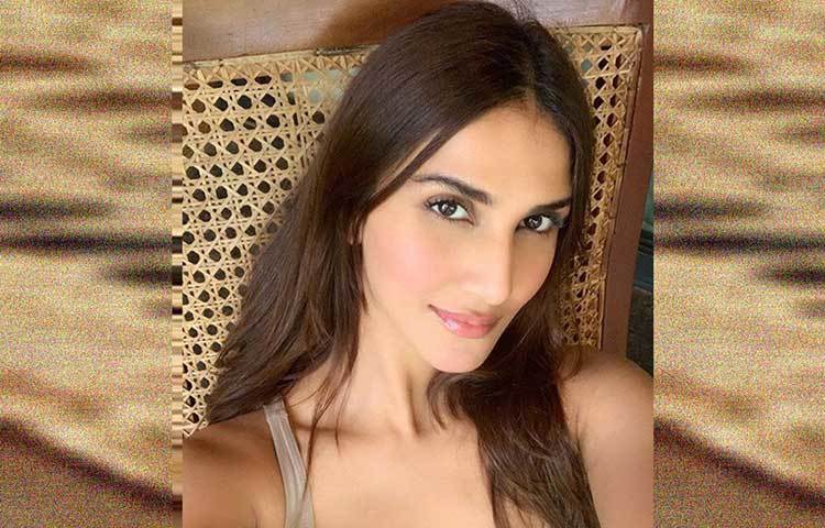 বলিউডে খুব বাছাই করা ছবিতে কাজ করেন তিনি। এখন ‘শামসেরা’ ছবির কাজে ব্যস্ত তিনি। বলিউডে আবারো নতুন ব্লকবাস্টার্স ছবি নিয়ে আসবেন তিনি, মনে করছেন দর্শকরা।