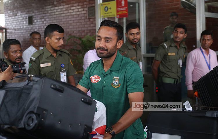 দ্বিতীয় ম্যাচে নিউজিল্যান্ডকে বাগে পেয়েও হারাতে পারেনি টাইগাররা। মাত্র ২ উইকেটে হেরে গেছে। এরপর অস্ট্রেলিয়া এবং ভারতের বিপক্ষেও দারুণ লড়াই করেছিল। কিছু ভুল করার কারণে ওই দুই ম্যাচেও হারতে হয়। না হয় সেমিফাইনালে খেলা কঠিন কিছু হতো না। ছবি: মাহবুব আলম