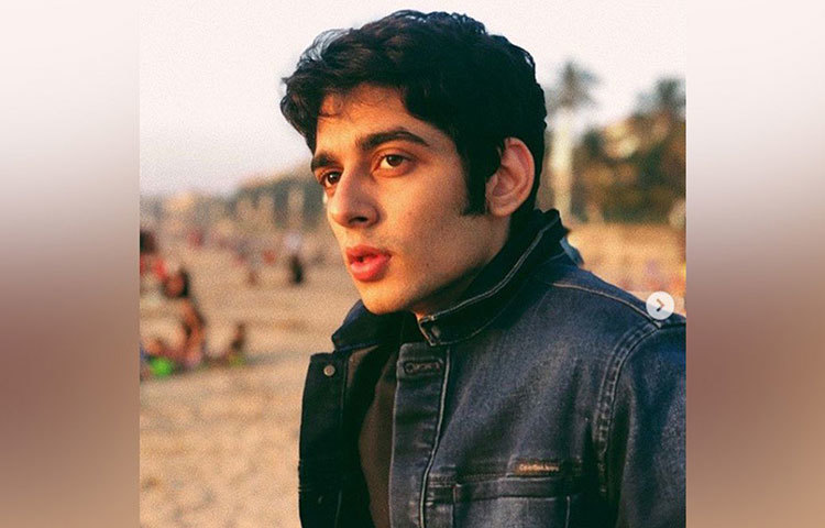 নীল দেওয়ান ব্যবসায়ী পরিবারের সন্তান। ইনস্টাগ্রামের একজন তারকা বলা হয় তাকে। দিল্লিতে তাদের আদি বাড়ি, এমনটাই প্রকাশিত হয়েছিল ভারতীয় সংবাদমাধ্যমে।