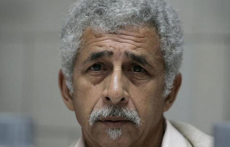 নাসিরউদ্দীন শাহ: ‘দাহ সংস্কার’ চলচ্চিত্রে একটি দৃশ্যে কেবল দাঁড়িয়েছিলেন তিনি। সেটাই তার প্রথম চলচ্চিত্র। আর ঐ দাঁড়িয়ে থাকার জন্য পেয়েছিলেন সাড়ে ৭ রুপি।