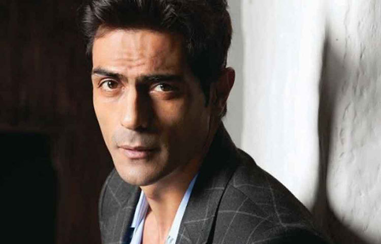 অর্জুন রামপাল: সেক্সিয়েস্ট ম্যান। দীর্ঘ দিন ধরেই বলি ইন্ডাস্ট্রিতে এই বিশেষ তকমা ধরে রেখেছেন অর্জুন। বিয়ে, বিচ্ছেদ, ফের নতুন করে প্রেমে পড়া অর্জুন যেন বাকিদের থেকে অনেকটাই আলাদা। এই নায়কের ৪৬ বছর বয়সেও সেক্সিয়েস্ট তকমাই প্রাপ্য বলে মনে করেন অনেকে।