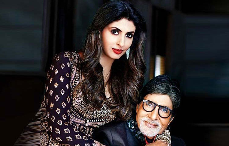 শ্বেতা বচ্চন-অমিতাভ বচ্চন: মেয়ে শ্বেতাকে সবচেয়ে বেশি ভালবাসেন বলে একাধিকবার জানিয়েছেন অমিতাভ। তাদের চেহারাতেও বেশ মিল রয়েছে।