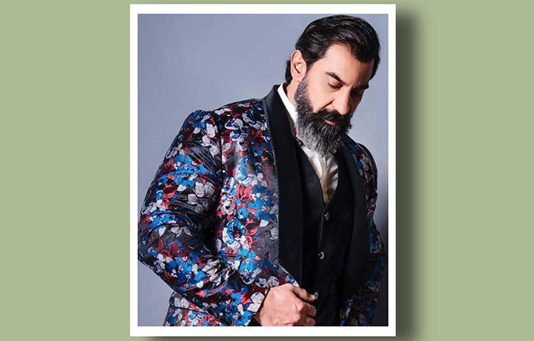 উজ্জ্বল চট্টোপাধ্যায়ের পরিচালিত ছবি ‘এস্কেপ ফ্রম তালিবান’-এ মনীষা কৈরালা লিড রোলে থাকলেও, নবাবের এটিই প্রথম সফল ছবি, যেখানে তার কাজ প্রশংসা পায়। এরপরে তিনি বলিউডের বিভিন্ন ছবিতে সাপোর্টিং রোলে কাজ করেন।