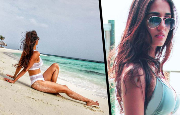 সমুদ্রের ঢেউ দেখছেন দিশা পাটনি।