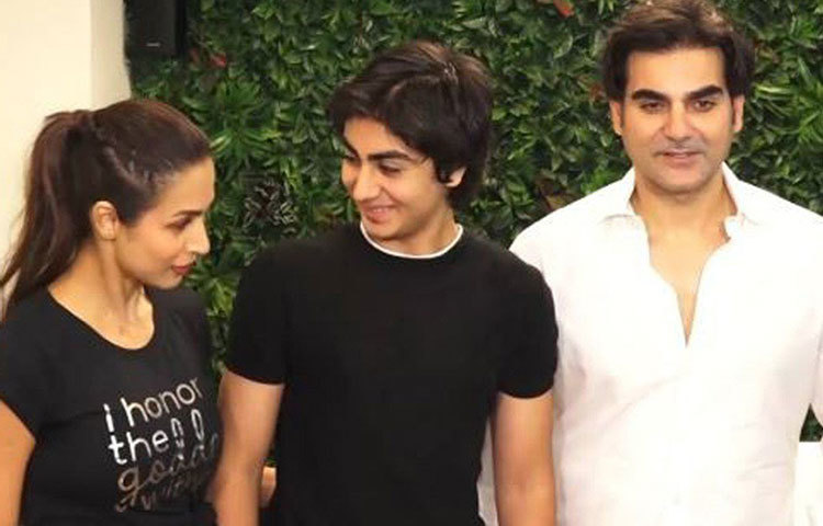 আরহান খান-আরবাজ খান: মালাইকা আরোরা এবং আরবাজ খানের একমাত্র ছেলে আরহান। তবে কৈশোর পেরনোর পর বাবার সঙ্গেই তার চেহারায় মিল আরো বেশি করে চোখে পড়ছে।