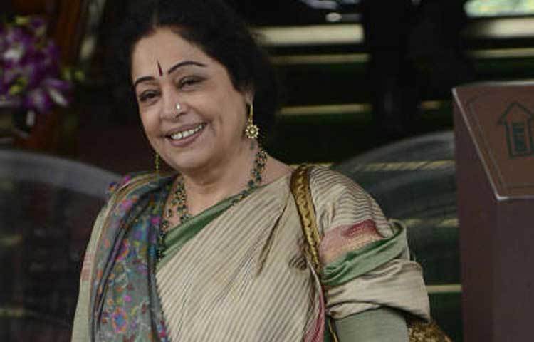 কিরণ খের: নরেন্দ্র মোদী প্রধানমন্ত্রী হওয়ার আগে থেকেই তার সমর্থক কিরণ খের। ২০০৯ সালে বিজেপিতে যোগ দেন তিনি। ২০১৪-য় চণ্ডীগড় থেকে সাংসদ নির্বাচিত হন। এবছরও সেখানে জয়ী হন কিরণ।